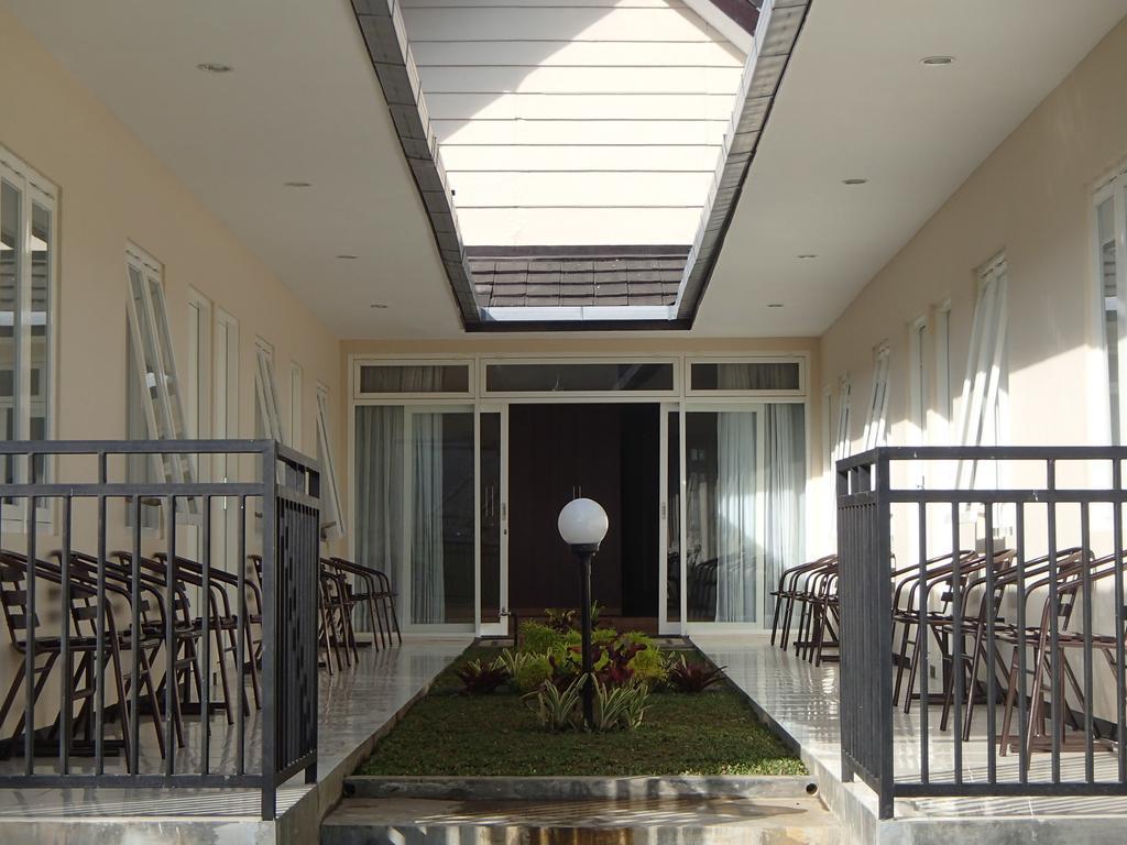 Shakila Guest House Malang Buitenkant foto