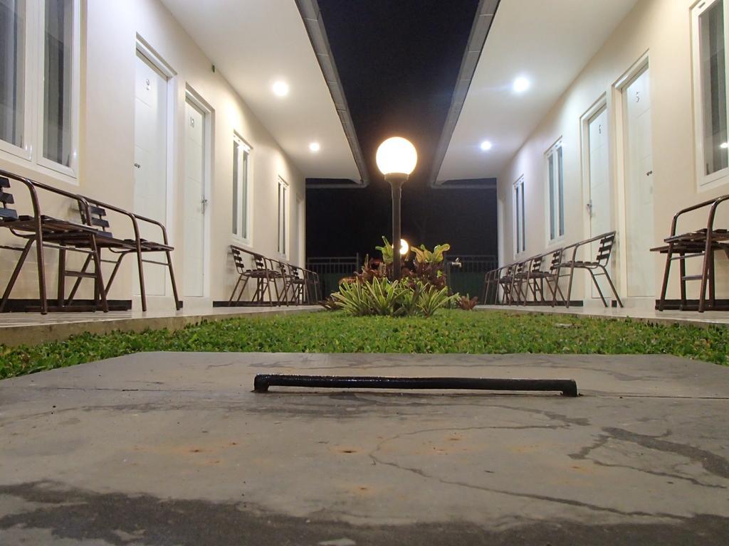 Shakila Guest House Malang Buitenkant foto