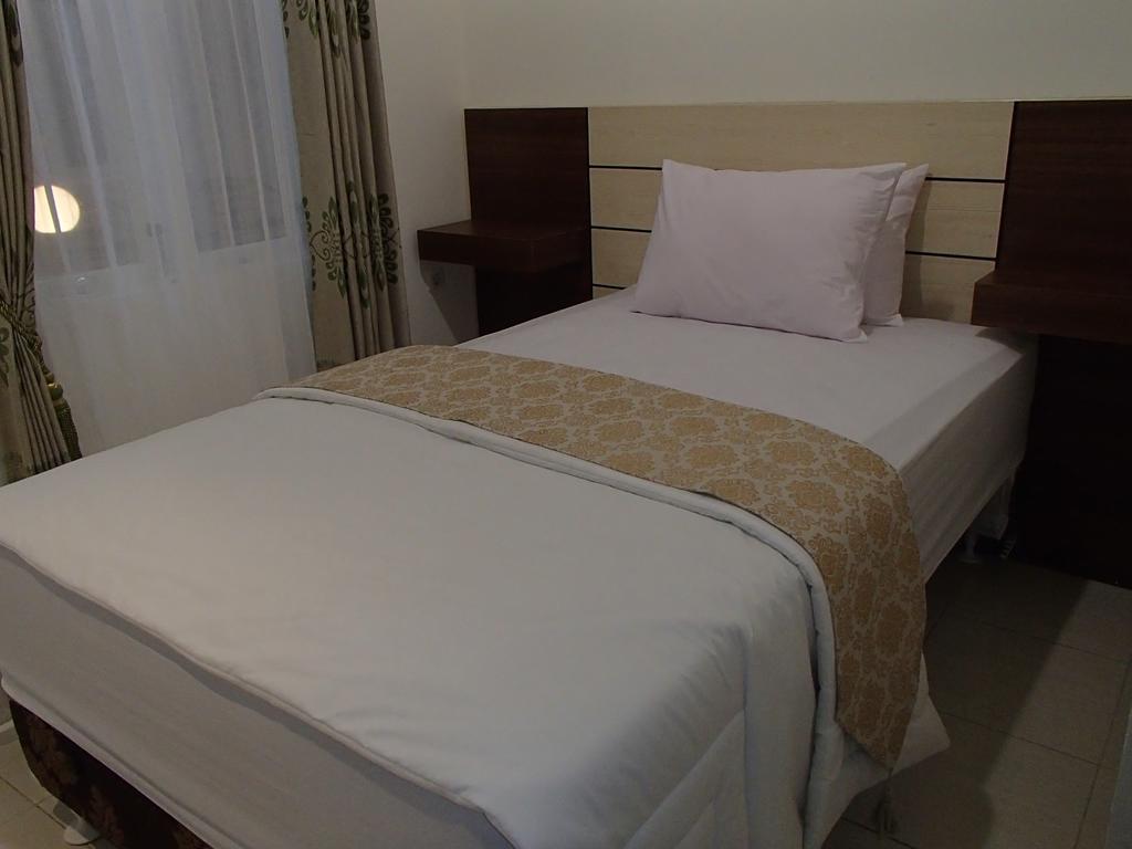Shakila Guest House Malang Kamer foto